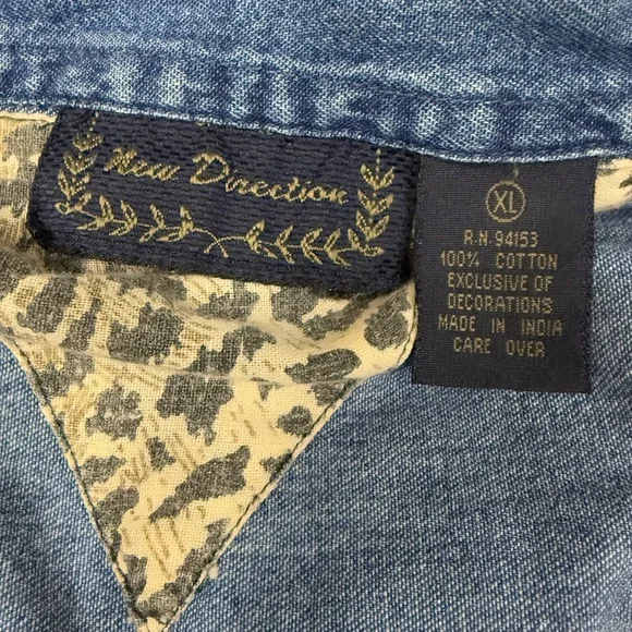 New Directions collared denim button down with giraffes and cheetah print XL - Picture 9 of 10